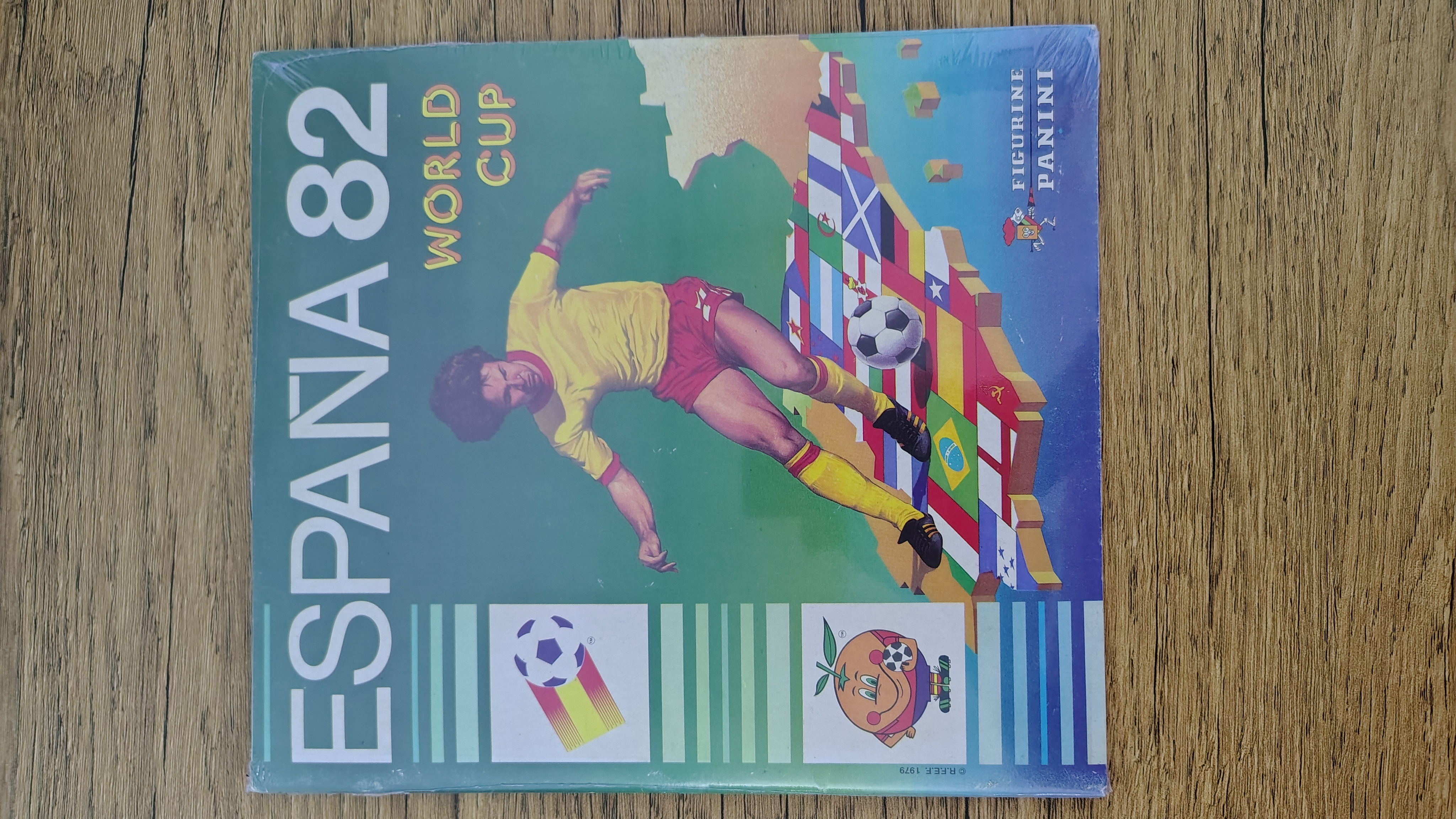 WORLD CUP ESPANA 82 - EMPTY ALBUM INT. VERSION "GRATIS"